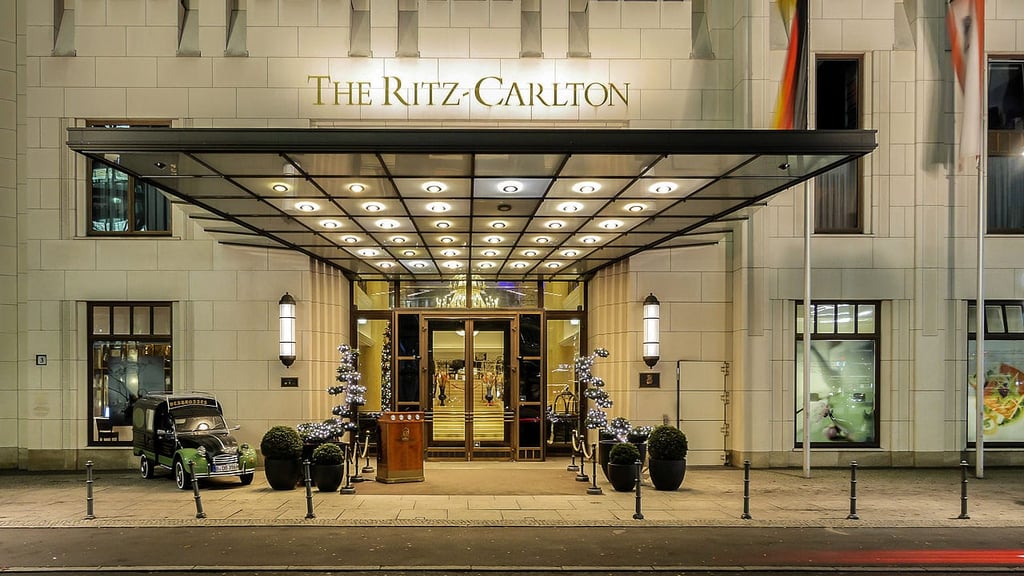 Hotel_Eingangsbereich-The_Ritz_Carlton-.jpg